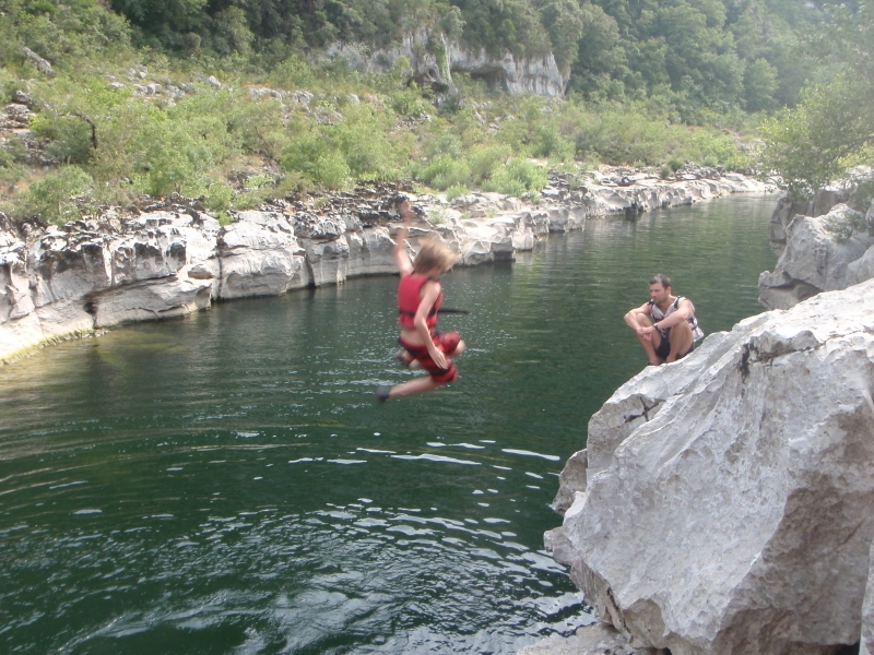 Village Camps International Summer Camp Ard&egrave;che, France 2019-07-26 https://www.villagecamps.com/journals_admin/images/75-1-Cliff jump at bivouac.jpg